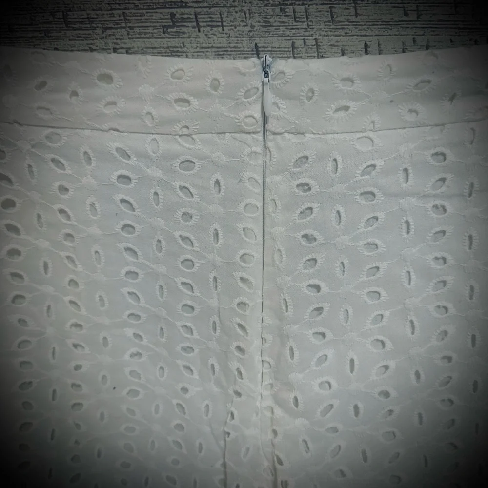 Eyelet Ruffle High-Waisted Shorts - Picture 3 of 5